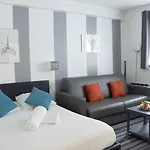 Arc de Triomphe&Trocadéro Square - Paris Vacation Rentals