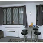 Arc de Triomphe&Trocadéro Square - Paris Vacation Rentals